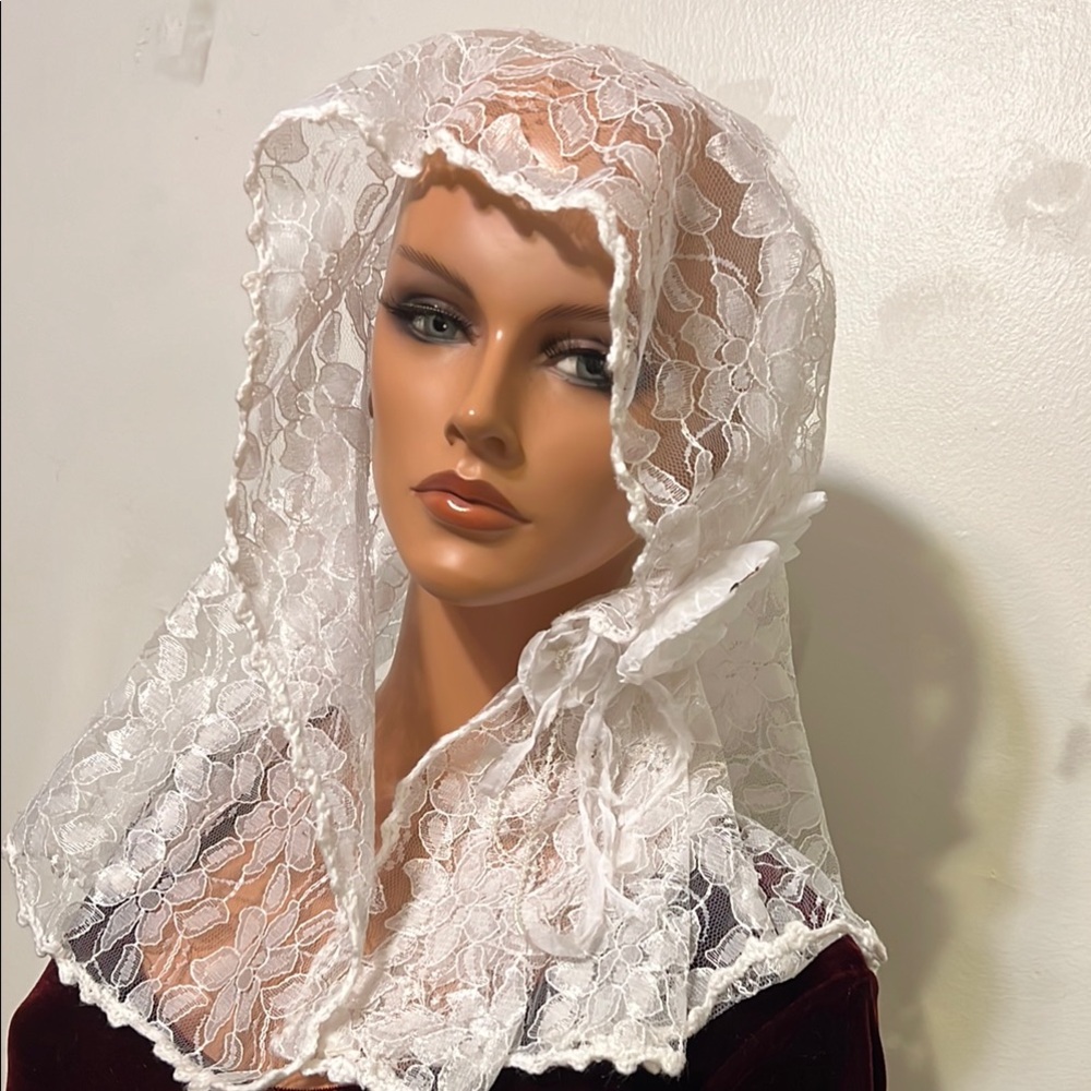 Elegant White Lace Headscarf